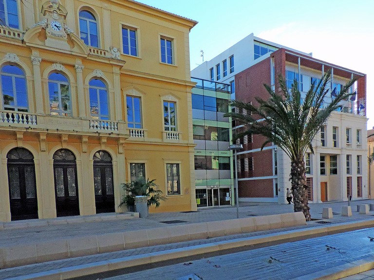 Mac Do La Ville Aux Dames promenade en ville à Hyères